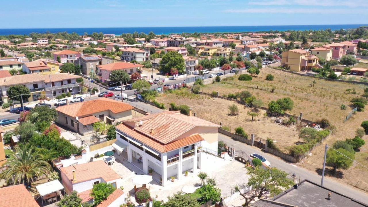 Le Case Di Helga Budoni Exterior photo